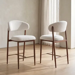 זוג כיסאות בר מרופדים בד רחיץ בגוון שמנת עם רגלי ברזל בגימור אגוז דגם נואל בר